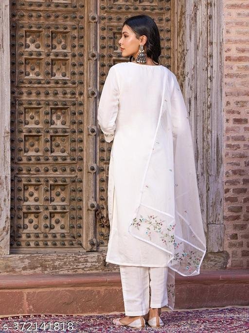 Women New Embroidered Kurta set - Image 4