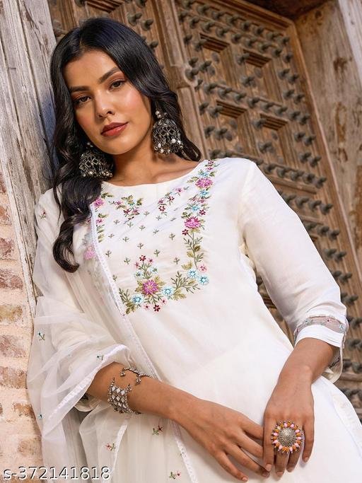 Women New Embroidered Kurta set - Image 3