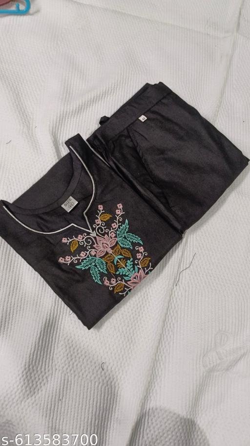 Black embroidery kurta pant set - Image 5
