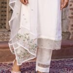 Women New Embroidered Kurta set