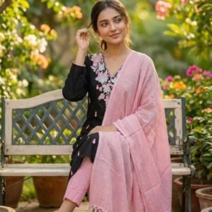 This stunning 3-piece suit set combines traditional craftsmanship with a modern aesthetic, perfect for everyday elegance or festive gatherings.