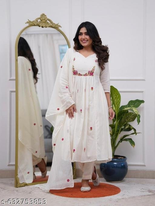 Floral Embroidered White Anarkali Kurta Set With Dupatta - Image 5